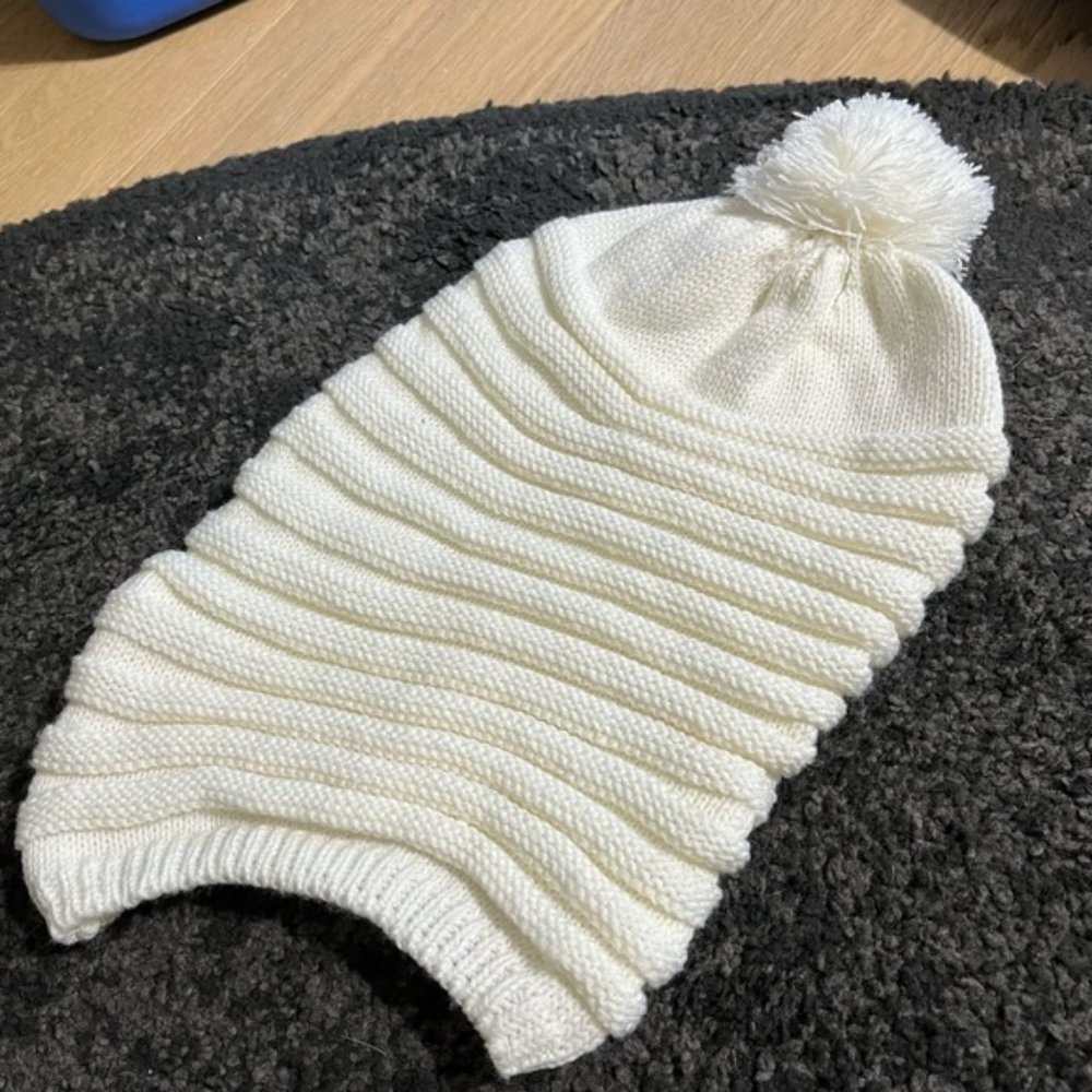 Beige beanie toque